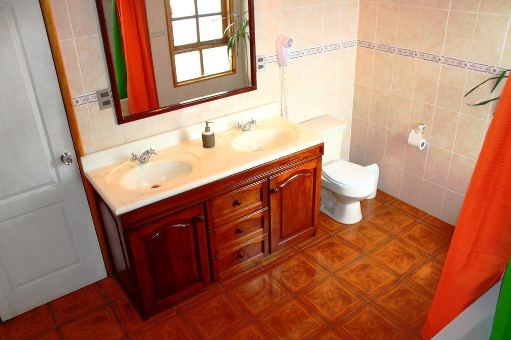 Hostal Torre De Babel Castro Bagian luar foto